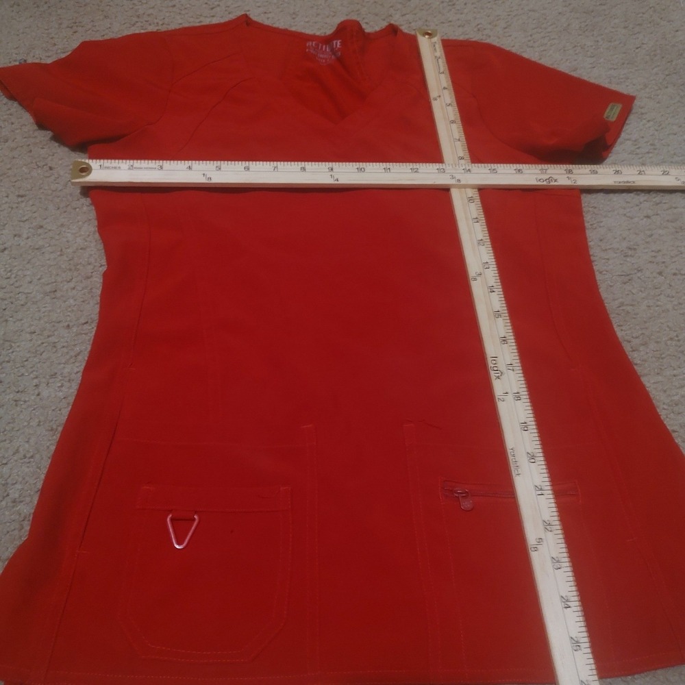 Med Couture Activate Scrub Top Women Small Red Excellent V-Neck 4-Way Stretch